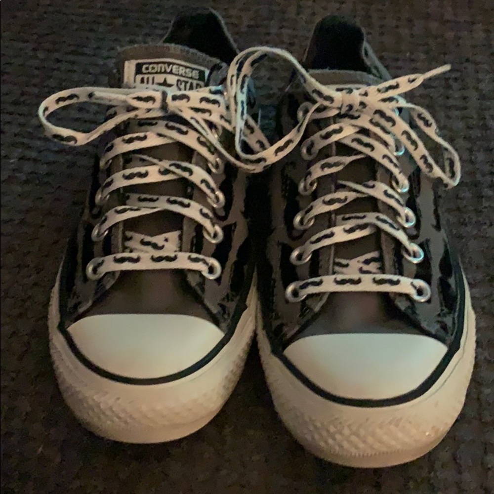 Converse tennis shoes